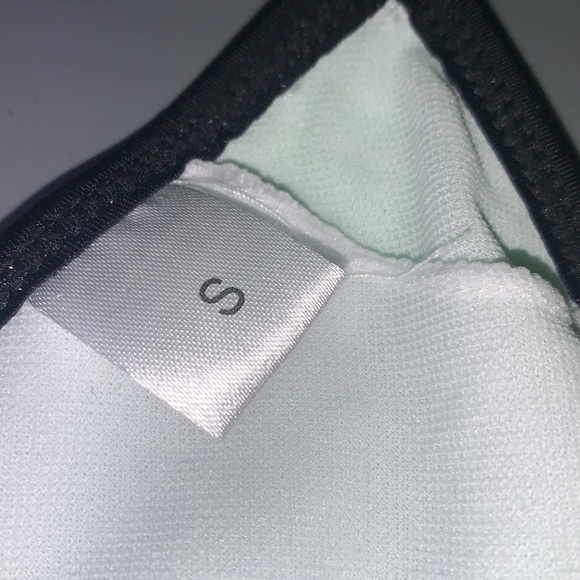 🚨🔜🚨Green and black bikini top - Picture 3 of 6